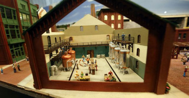 Empresário cria super maquete de Toronto
